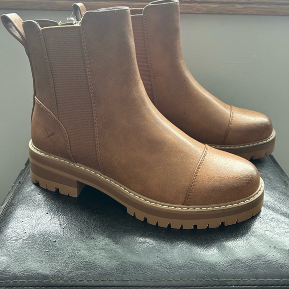 Denver Hayes Shoes - Denver Hayes Brown Chelsea Boots